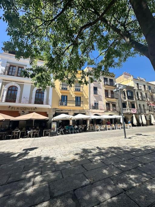 Lovely 2 Bedrooms Apartment Main Square Plasencia Exterior photo